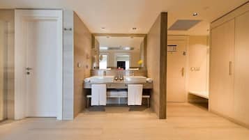 Combined shower/tub, eco-friendly toiletries, hair dryer, bathrobes