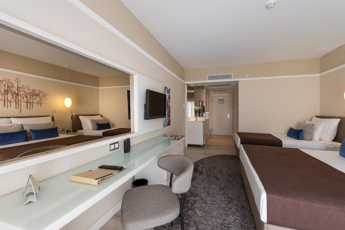 1 habitación y artículos del minibar gratis