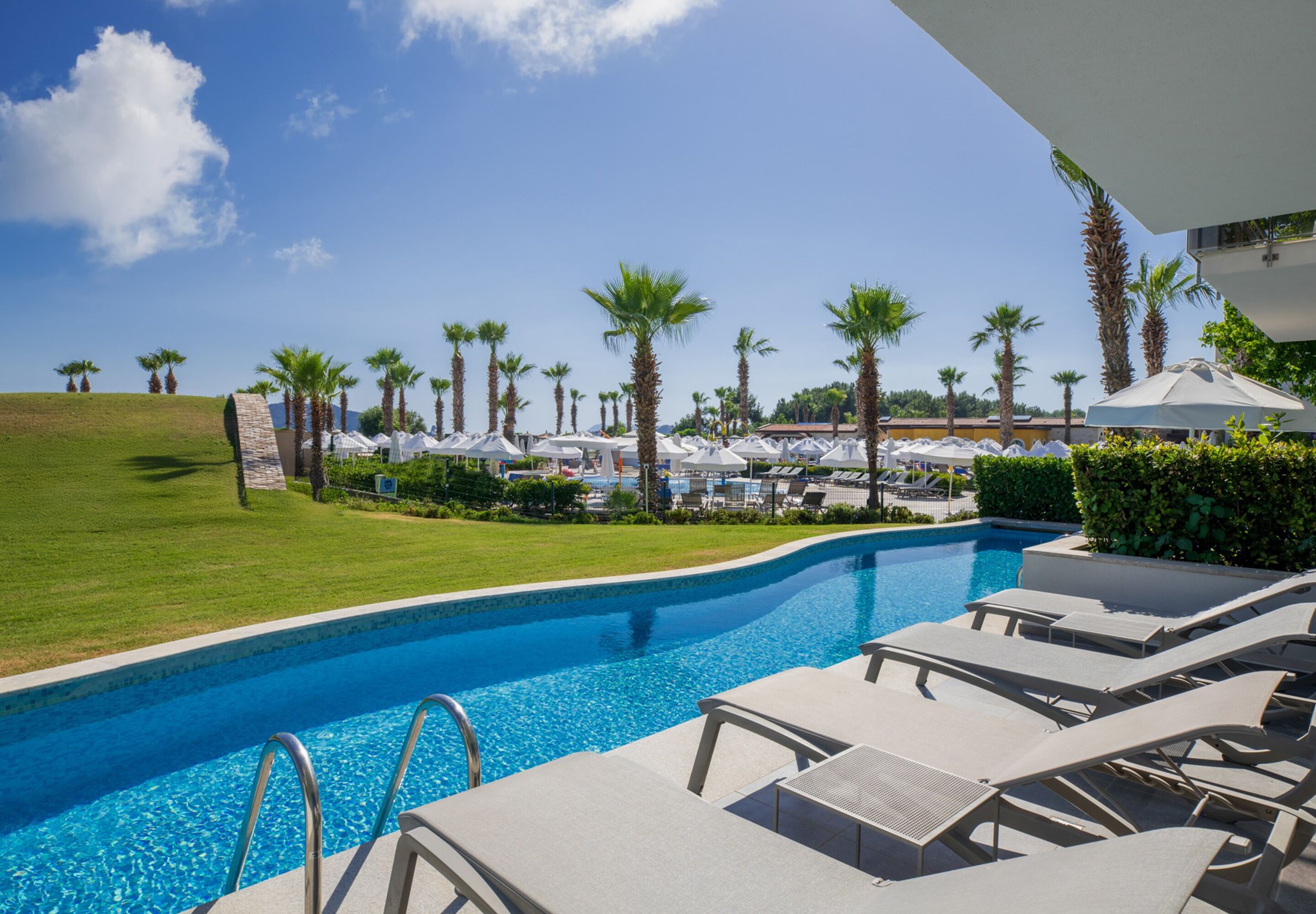 Superior Family Room Swim Up | Free minibar, in-room safe, desk, iron/ironing board