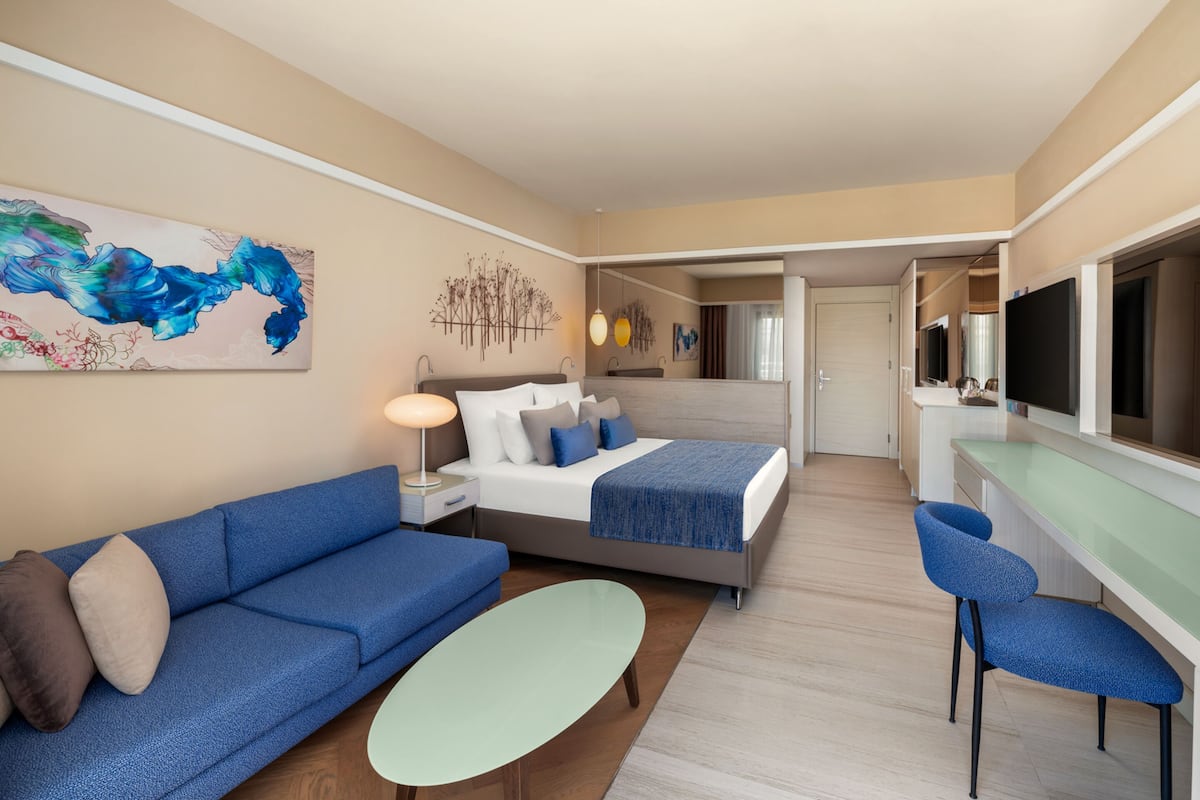 1 habitación y artículos del minibar gratis