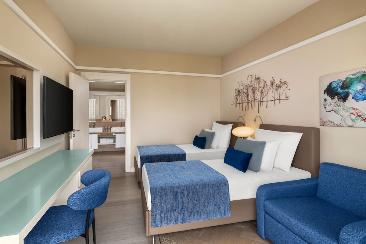 1 habitación y artículos del minibar gratis