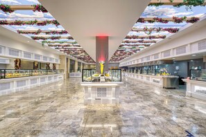 6 restaurants, breakfast, lunch, dinner served; Asian cuisine