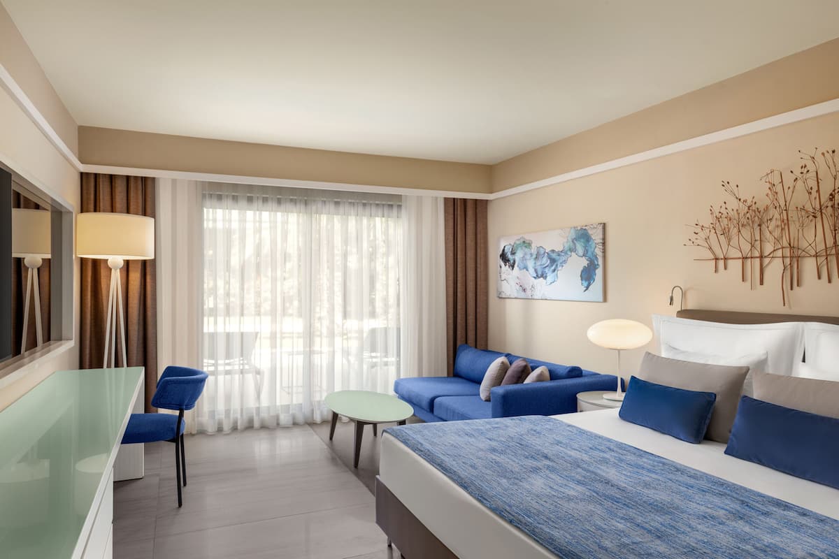 1 bedroom, free minibar, in-room safe, desk