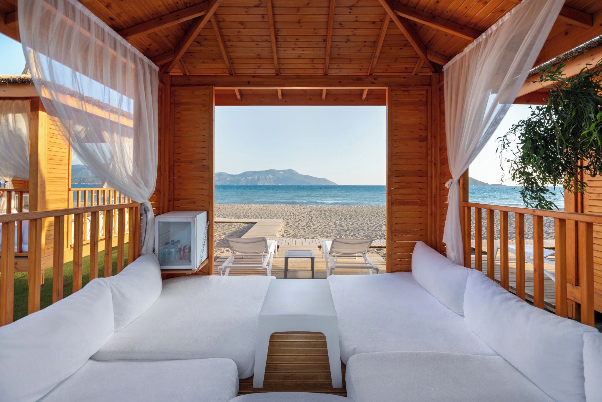 해변에 위치, 일광욕 의자, 비치 파라솔, 비치 타월