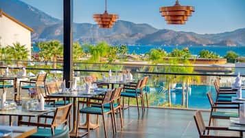 6 restaurants, breakfast, lunch, dinner served; Asian cuisine
