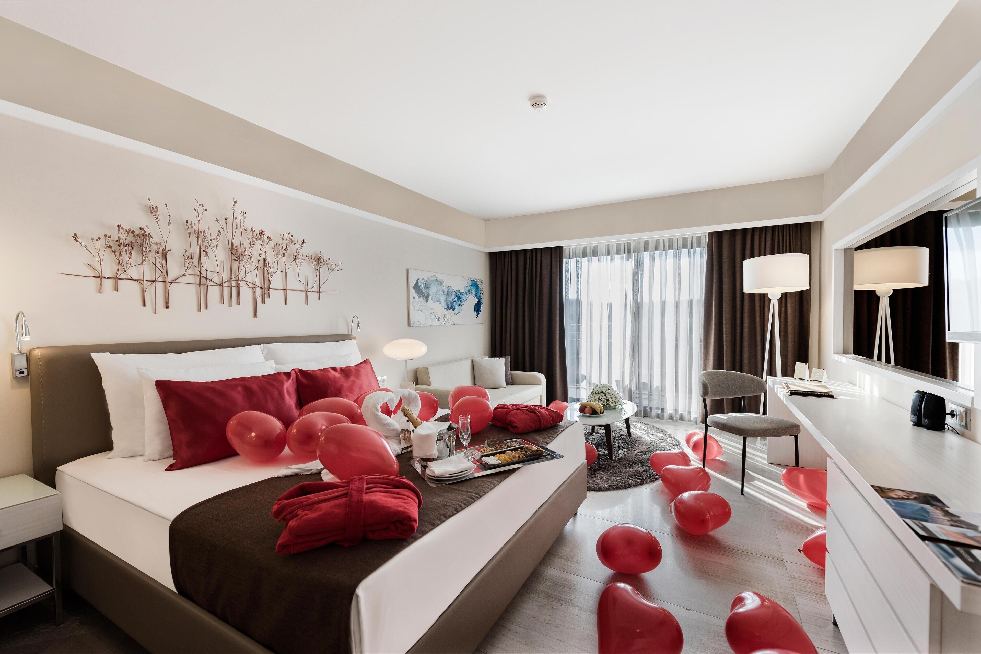 Honeymoon Room | Artículos del minibar gratis y caja de seguridad en la habitación 