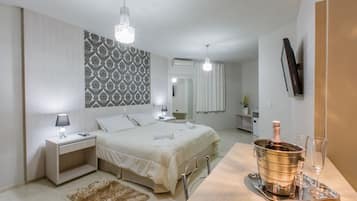 Suíte tradicional | Frigobar, escrivaninha, cortinas blackout, Wi-Fi de cortesia