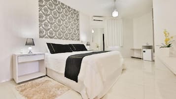Minibar, escritorio, cortinas blackout y wifi gratis