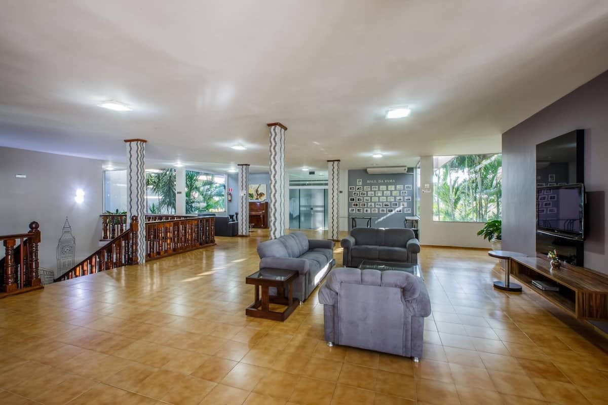 32-inch tv with digital channels