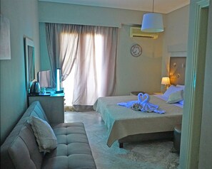 Superior Double or Twin Room | In-room safe, desk, laptop workspace, iron/ironing board - Hotel Atlantis (Nea Propontida)