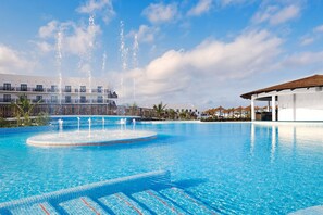 4 outdoor pools, pool umbrellas, sun loungers - Melia Dunas Beach Resort & Spa - All Inclusive (Sal)