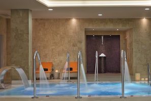 Couples treatment room(s), sauna, hot tub, steam room