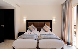 Appartement Sénior, 2 chambres | Coffre-fort, rideaux d’obscurcissement, literie fournie
