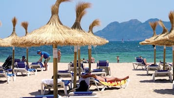 Una spiaggia nelle vicinanze