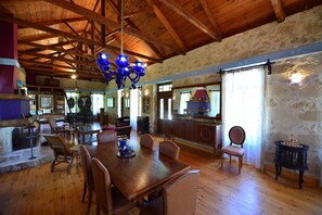 Dining - Viglatoras Traditionals Apartments (Malevizi)