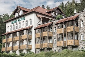 Exterior - Burghotel Am Hohen Bogen (Neukirchen Beim Heiligen Blut)