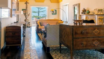 Suite, Sea View | Living area