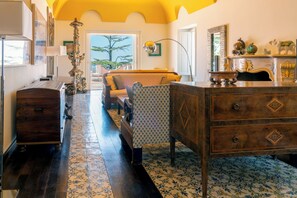 Suite, vue mer | Coin séjour | Télévisions à écran plasma