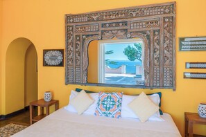 Suite, vue mer | Lits bébé (gratuits), Wi-Fi gratuit, draps fournis