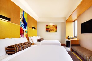 Minibar, in-room safe, desk, iron/ironing board - Aloft Dongguan Dynamic Town (Shenzhen)