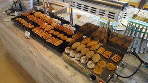 Daily buffet breakfast for a fee - Aloft Dongguan Dynamic Town (Shenzhen)