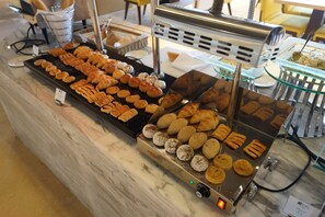 Daily buffet breakfast (CNY 60 per person) - Aloft Dongguan Dynamic Town (Shenzhen)