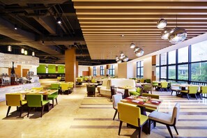 Breakfast, lunch, dinner served; international cuisine  - Aloft Dongguan Dynamic Town (Shenzhen)