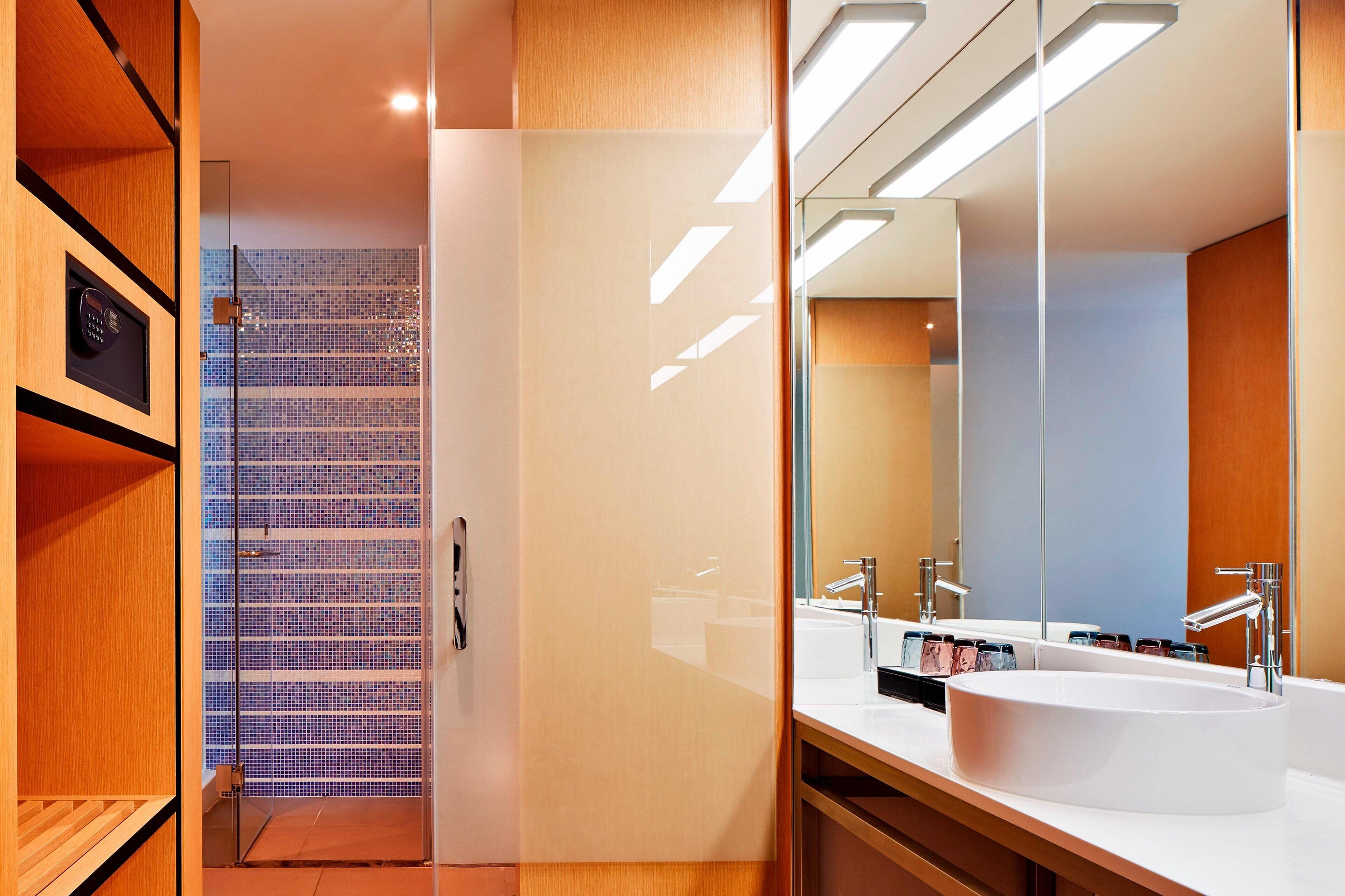 shower, rainfall showerhead, free toiletries, hair dryer