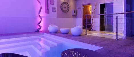 Sauna, steam room, massages