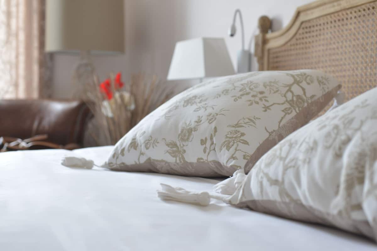 Premium bedding, in-room safe, individually decorated