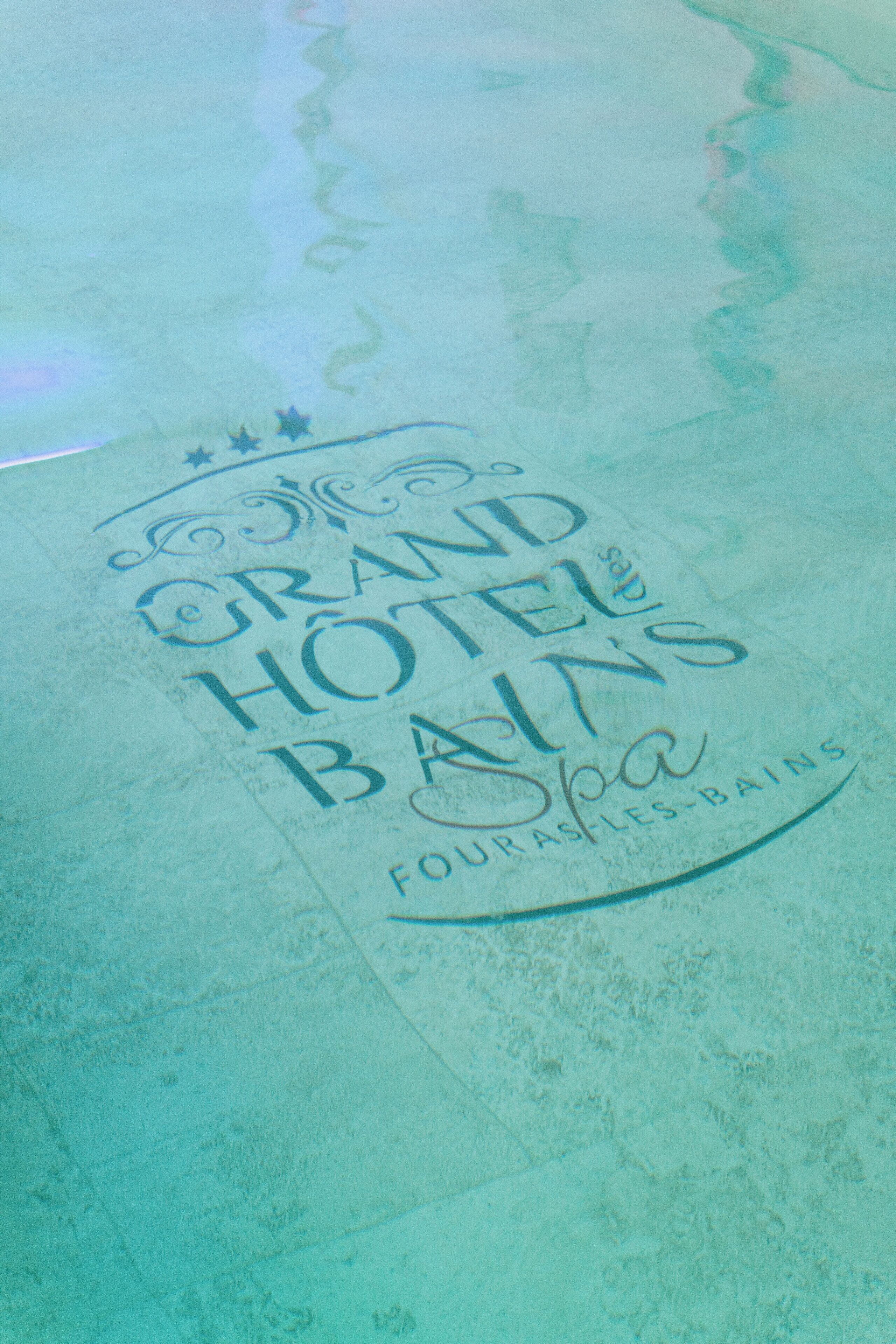 Indoor pool, free cabanas, sun loungers