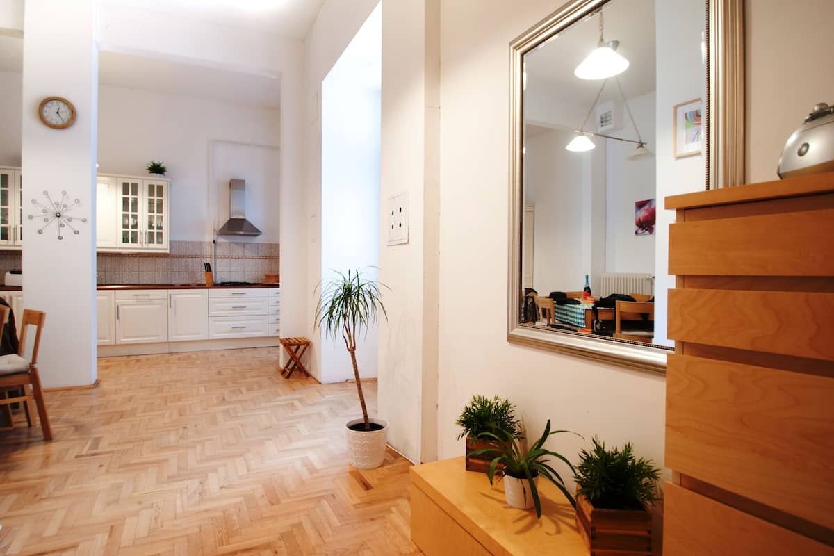 One Bedroom Apartment with Kitchen, City View | Interior