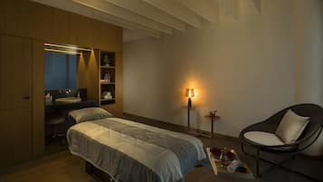 Couples treatment room(s), sauna, steam room