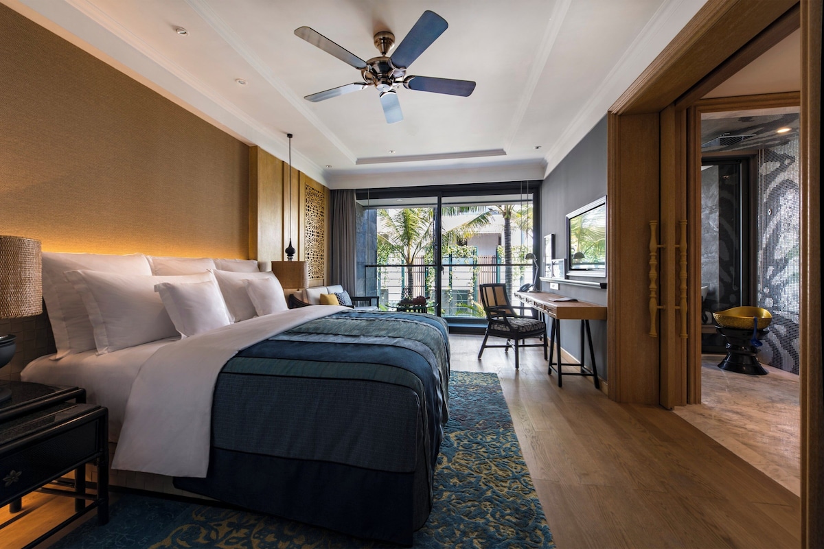 Egyptian cotton sheets, premium bedding, pillowtop beds, minibar