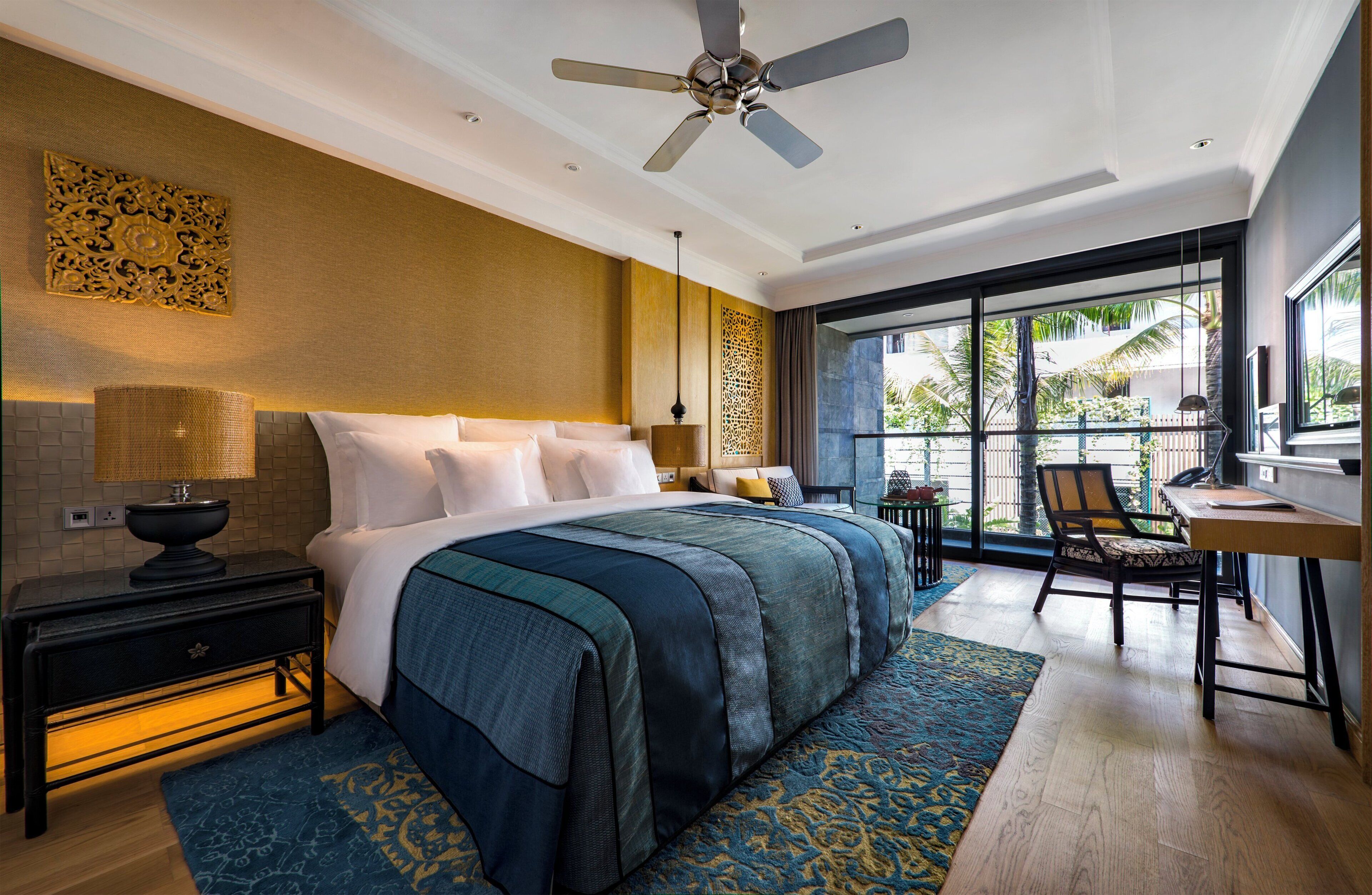 Egyptian cotton sheets, premium bedding, pillowtop beds, minibar