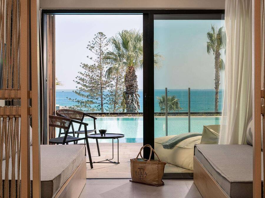 Caja de seguridad en la habitación y escritorio