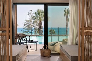 Caja de seguridad en la habitación y escritorio 