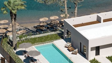 Water Bungalow Private Pool & Sea View | Cofres nos quartos, escrivaninha, espaço de trabalho para notebook