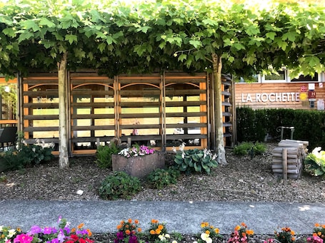 Garden. Hotel La Rochette
