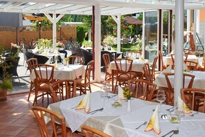 屋外ダイニングエリア