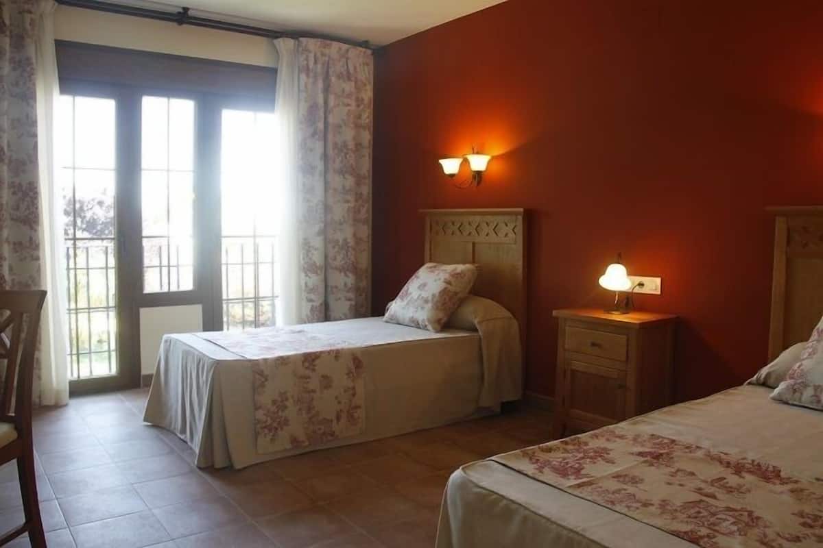 desk, rollaway beds, free wifi, bed sheets