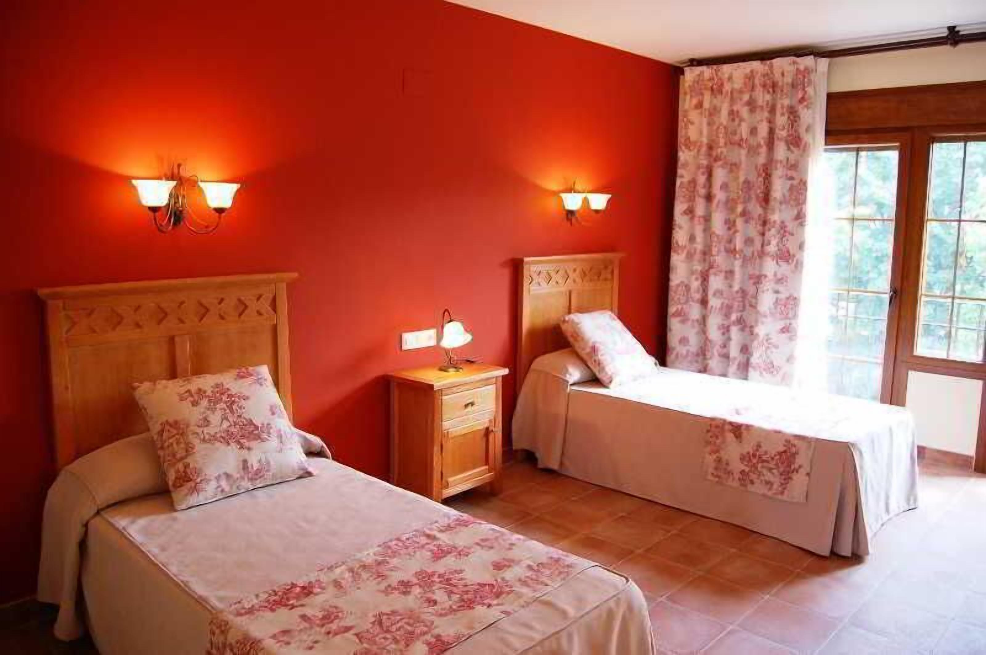 Desk, rollaway beds, free WiFi, bed sheets