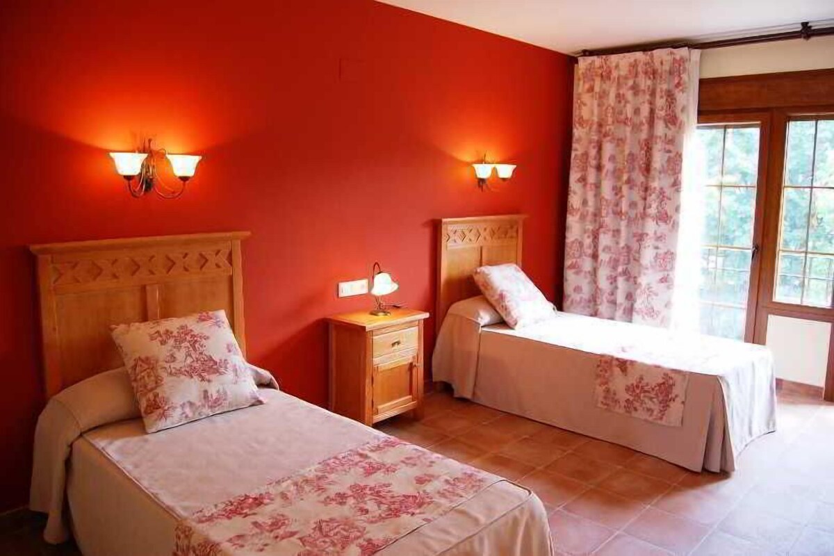 Escritorio, camas plegables/adicionales, wifi gratis y ropa de cama 