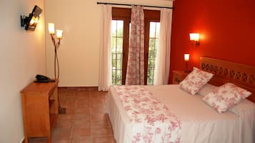 Suite | Escritorio, camas supletorias, wifi gratis y ropa de cama