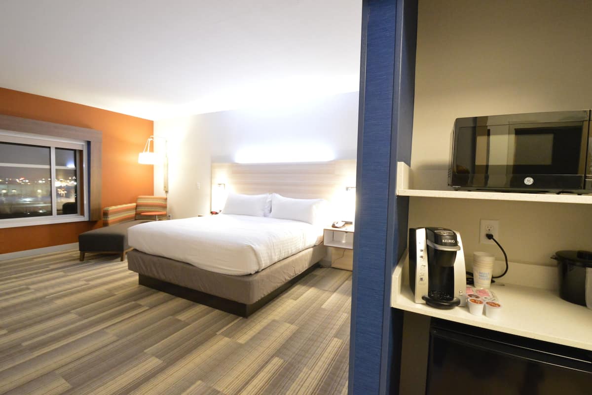 Desk, blackout drapes, iron/ironing board, free WiFi