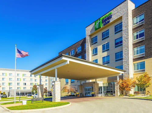 Holiday Inn Express & Suites Toledo West by IHG