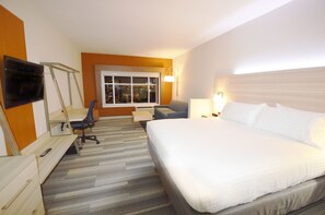 Desk, blackout drapes, iron/ironing board, free WiFi - Holiday Inn Express & Suites Toledo West by IHG (Toledo)