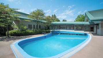 Guests can enjoy a refreshing swim in the pool surrounded by a lush green roof.