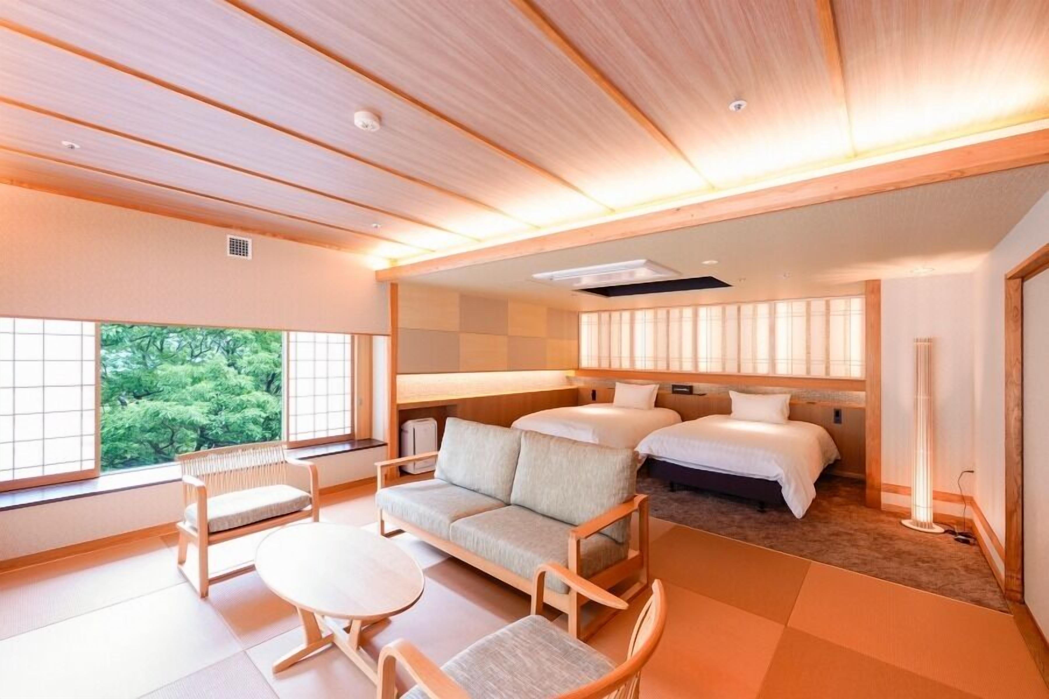 In-room safe, WiFi (free), bed sheets