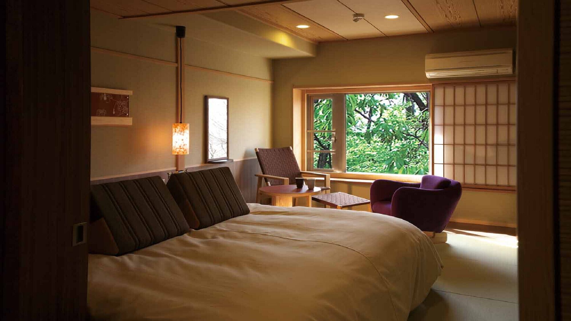 In-room safe, WiFi (free), bed sheets